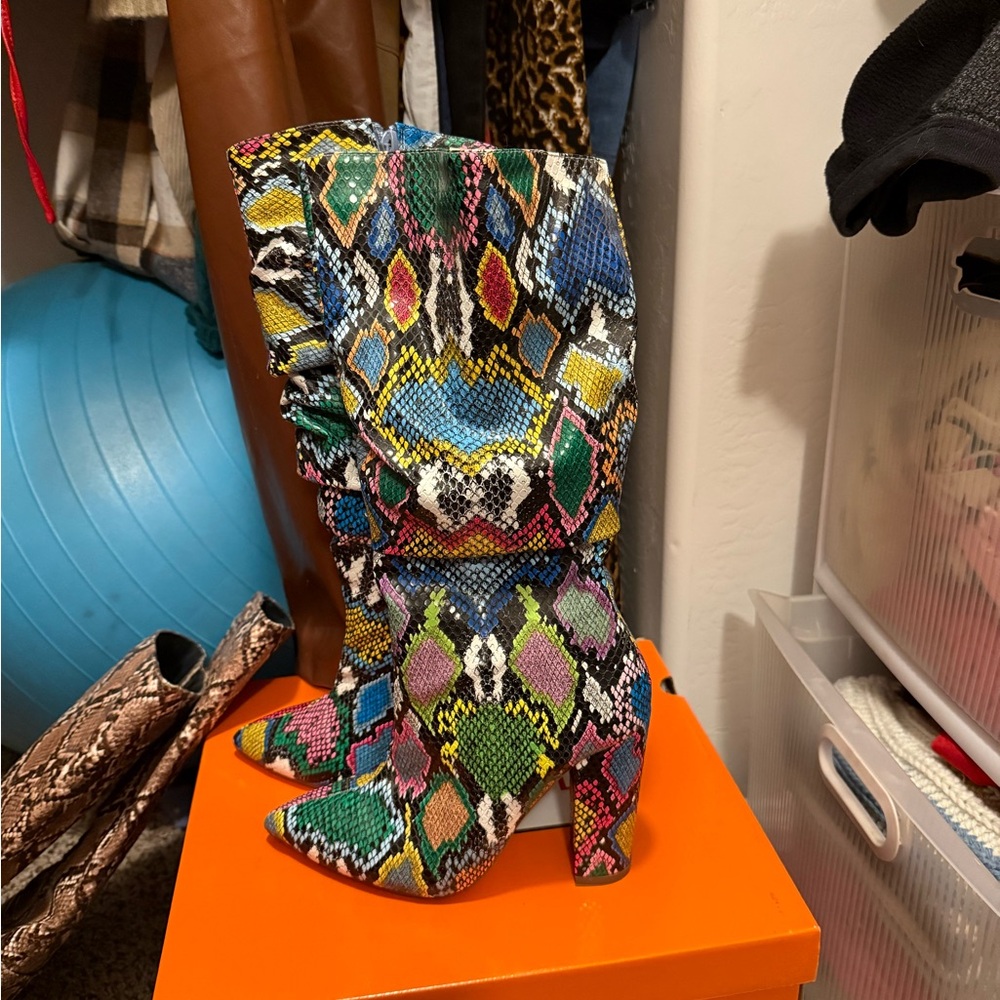 Fashion nova snake print boots - Picture 5 of 9